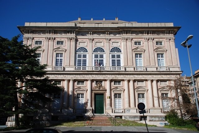 La villa fu costruita tra il 1560 e il 1563 per Vincenzo Imperiale su progetto dei fratelli Ponzello....
